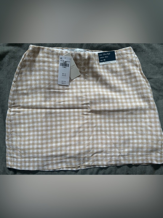 Abercrombie & Fitch Dresses & Skirts - Abercrombie & Fitch High-Rise Gingham Mini Skirt in Beige and White